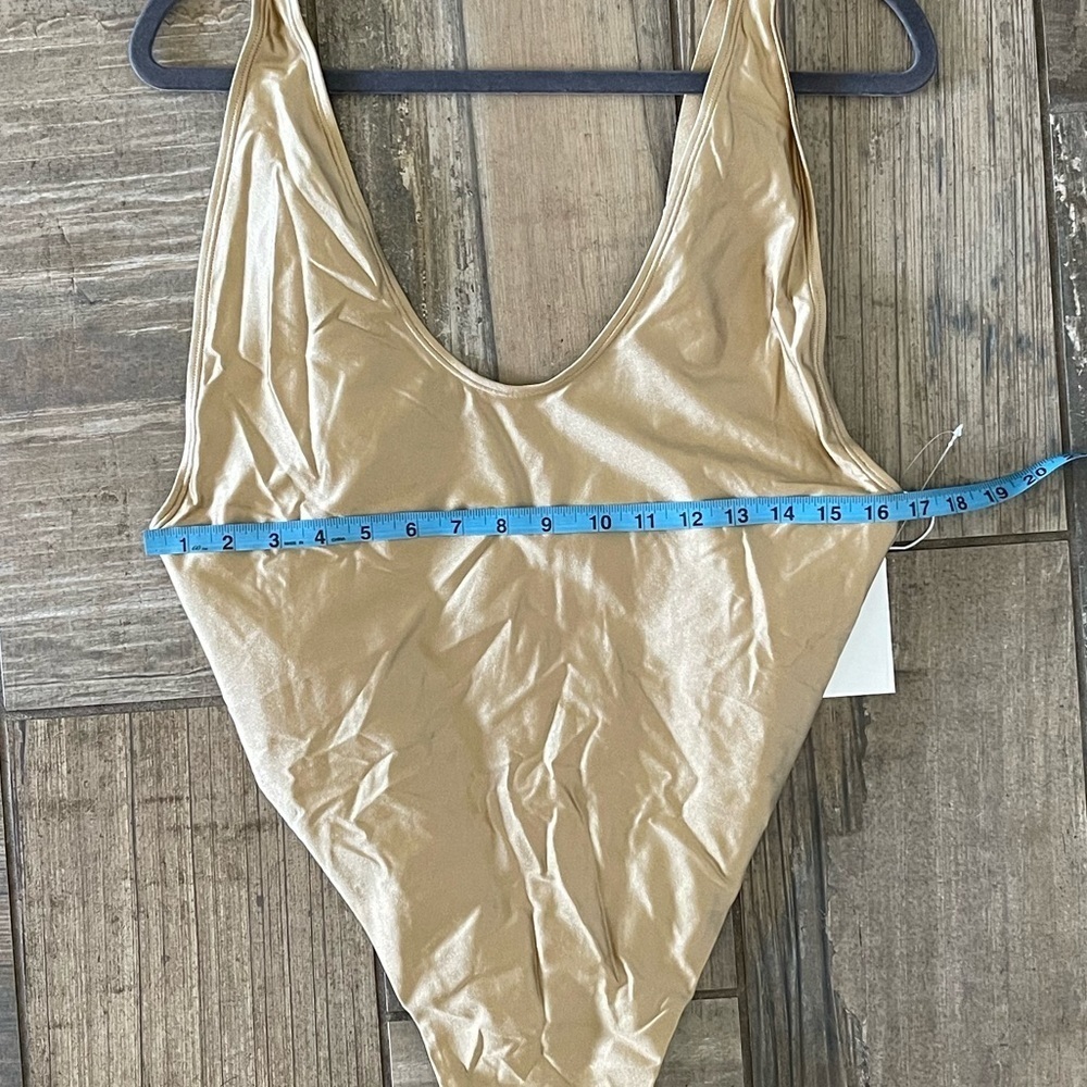 Good American HIGH CUT DEEP BACK ONE PEICE size 6 New - Picture 9 of 10